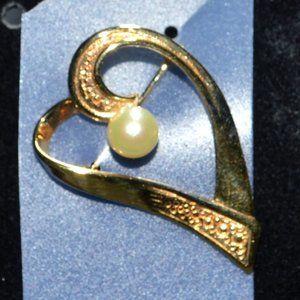 Open Heart Brooch with Cream Pearl